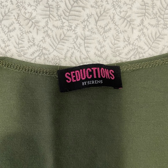 Assorted Crop Tops - Picture 3 of 4